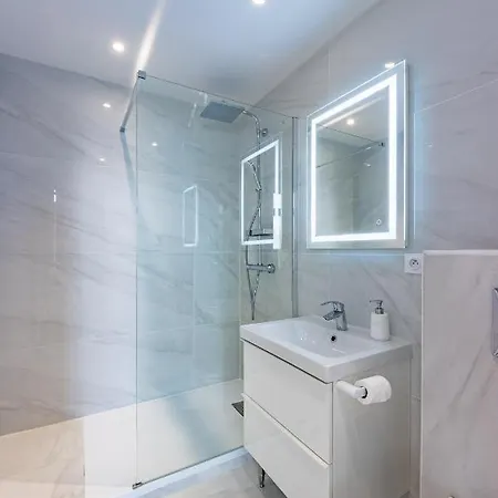 Apartment Le Diamant Agenais - Appart'hotel - Clim - Netflix - Parking Gratuit - Nestor & Margot Agen